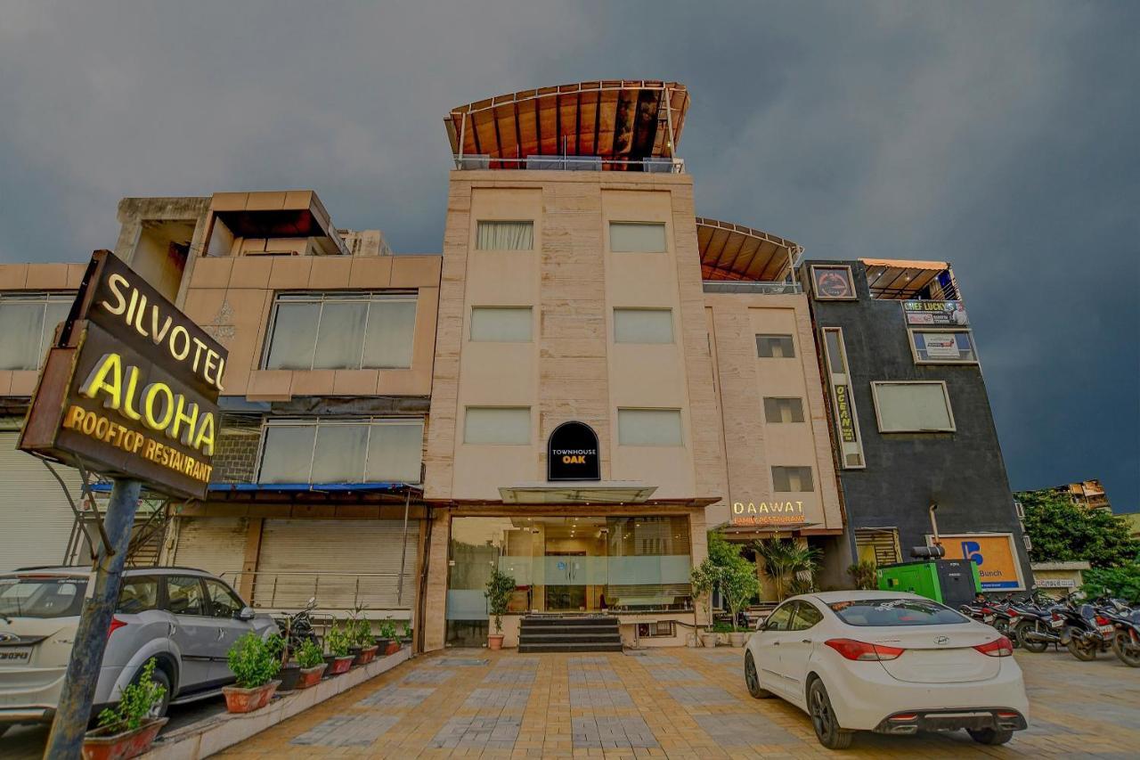 אינדורה Vaccinated Staff- Townhouse Oak Hotel Silvotel מראה חיצוני תמונה